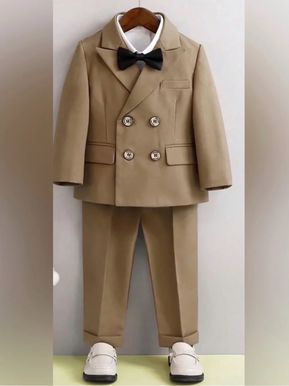 SHEIN Tan Double-Breasted Boys' Blazer and Trousers with Black Bow Tie
